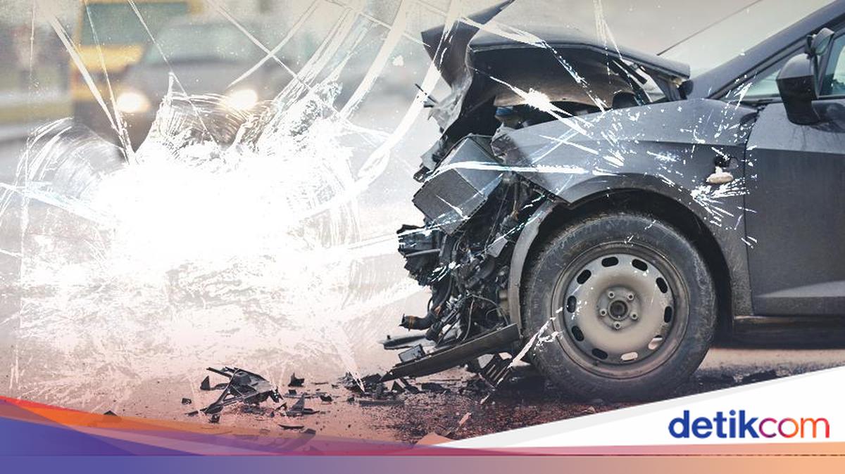 Car hits pedestrians in Modena, Italy, seven injured