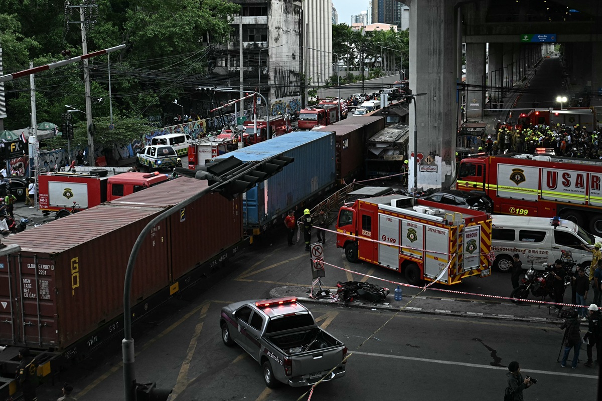 Eight Dead, 35 Injured in Bangkok After Cargo Train Collides with Bus