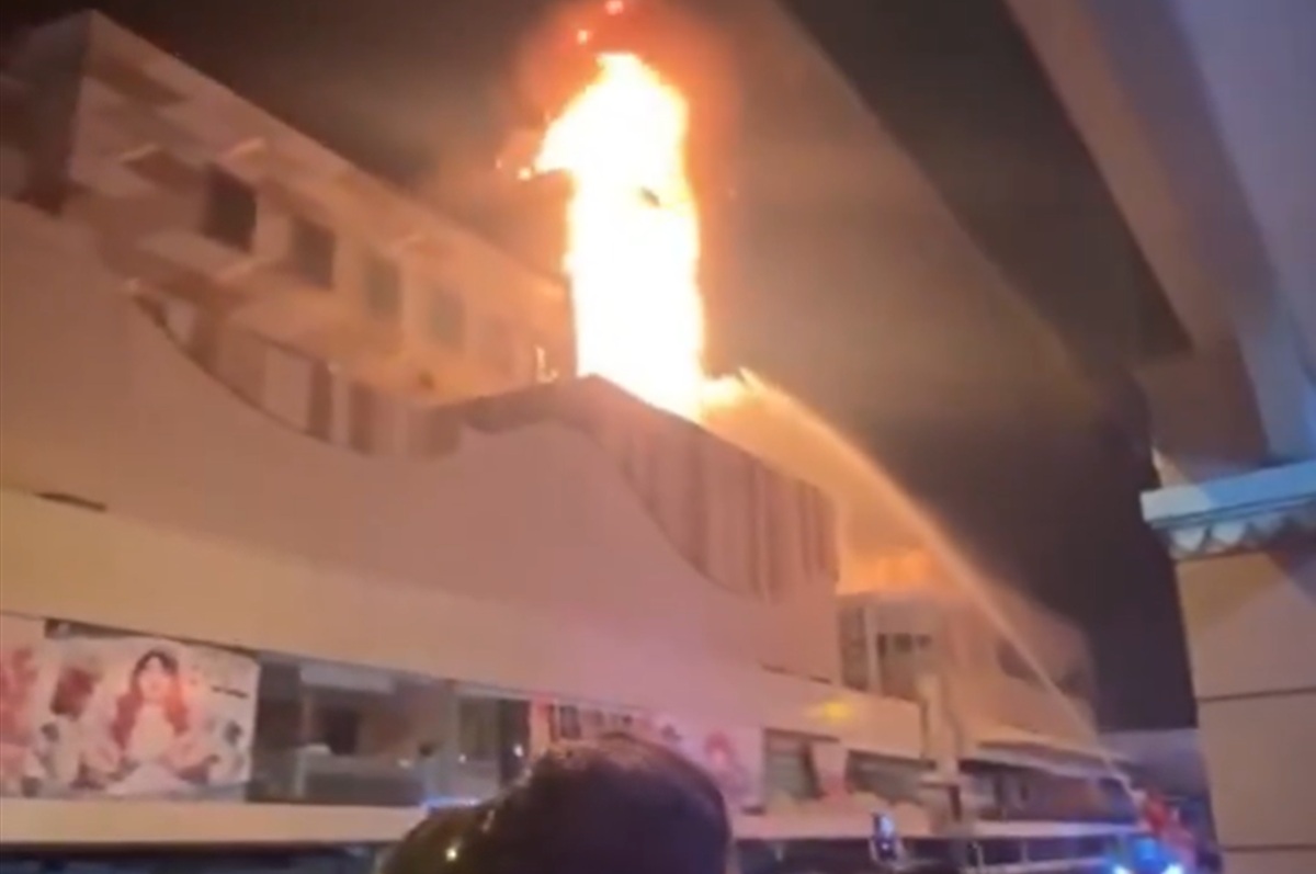 Joint SAR Team Evacuates One Fatality from Manado Megamall Fire