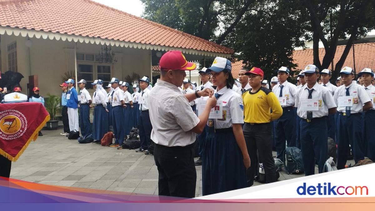 Participants Who Passed the Selection for the Joang 45 Flag-Raising Troop Receive Further Training