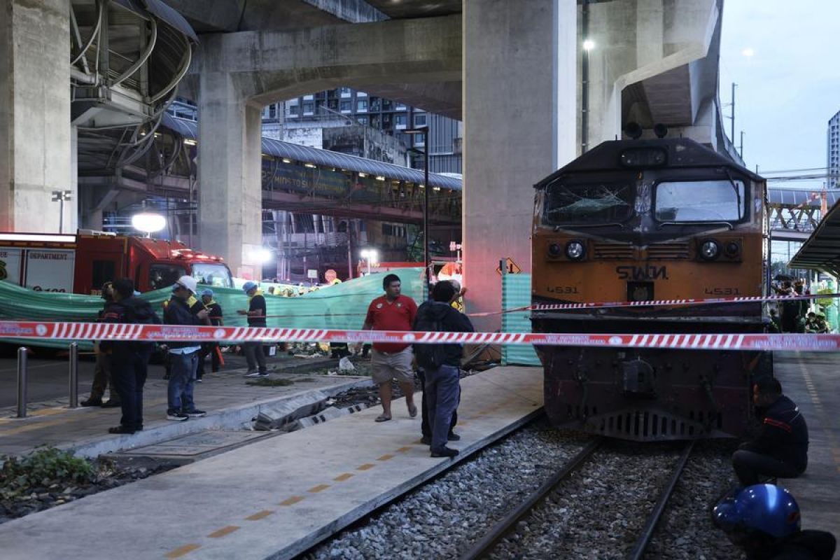 Thai PM to investigate cause of train and bus collision in Bangkok