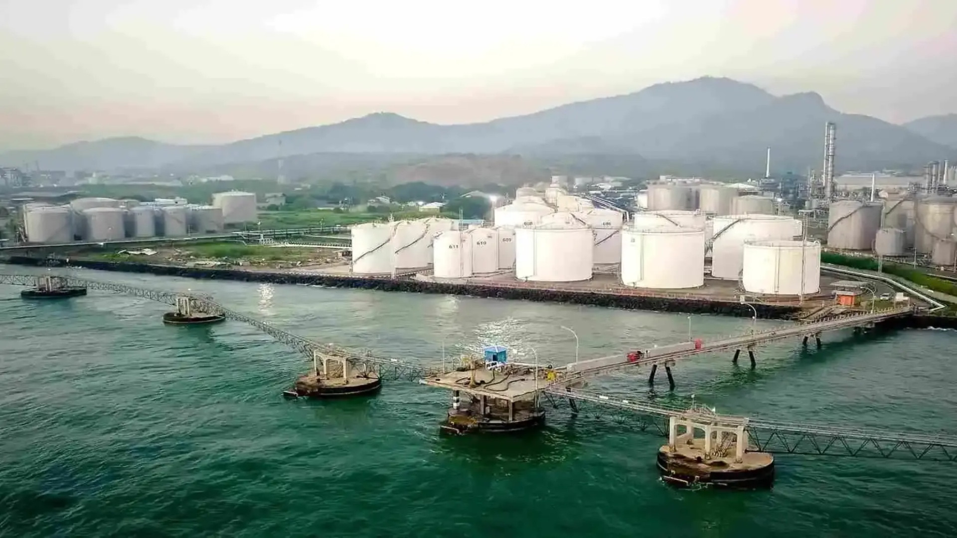 Strengthening the Petrochemical Industry's Supply Chain Through Production and Logistics Integration