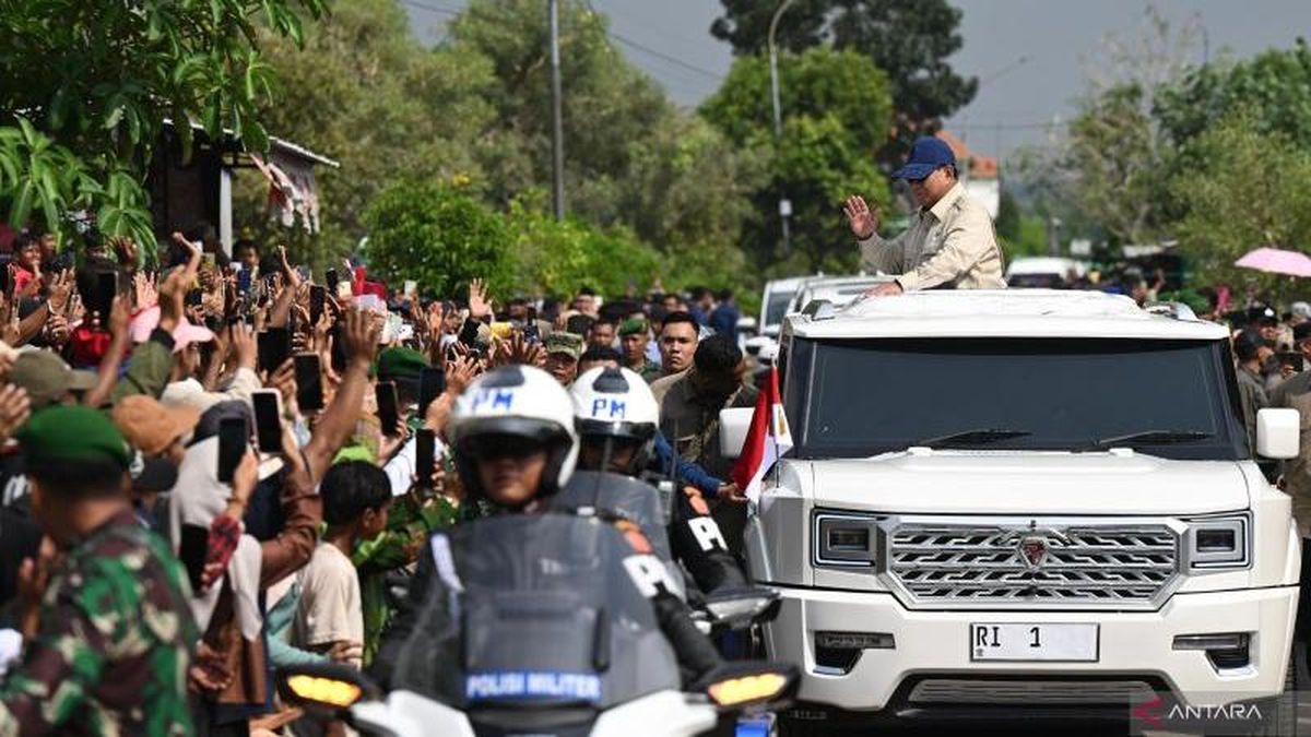 Prabowo Asks Pindad to Design Special Presidential Car for Public Interaction