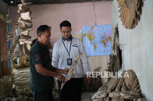 Wayan Transforms Beach Wood Waste into Export-Quality Crafts, a PNM ULaMM Denpasar Customer