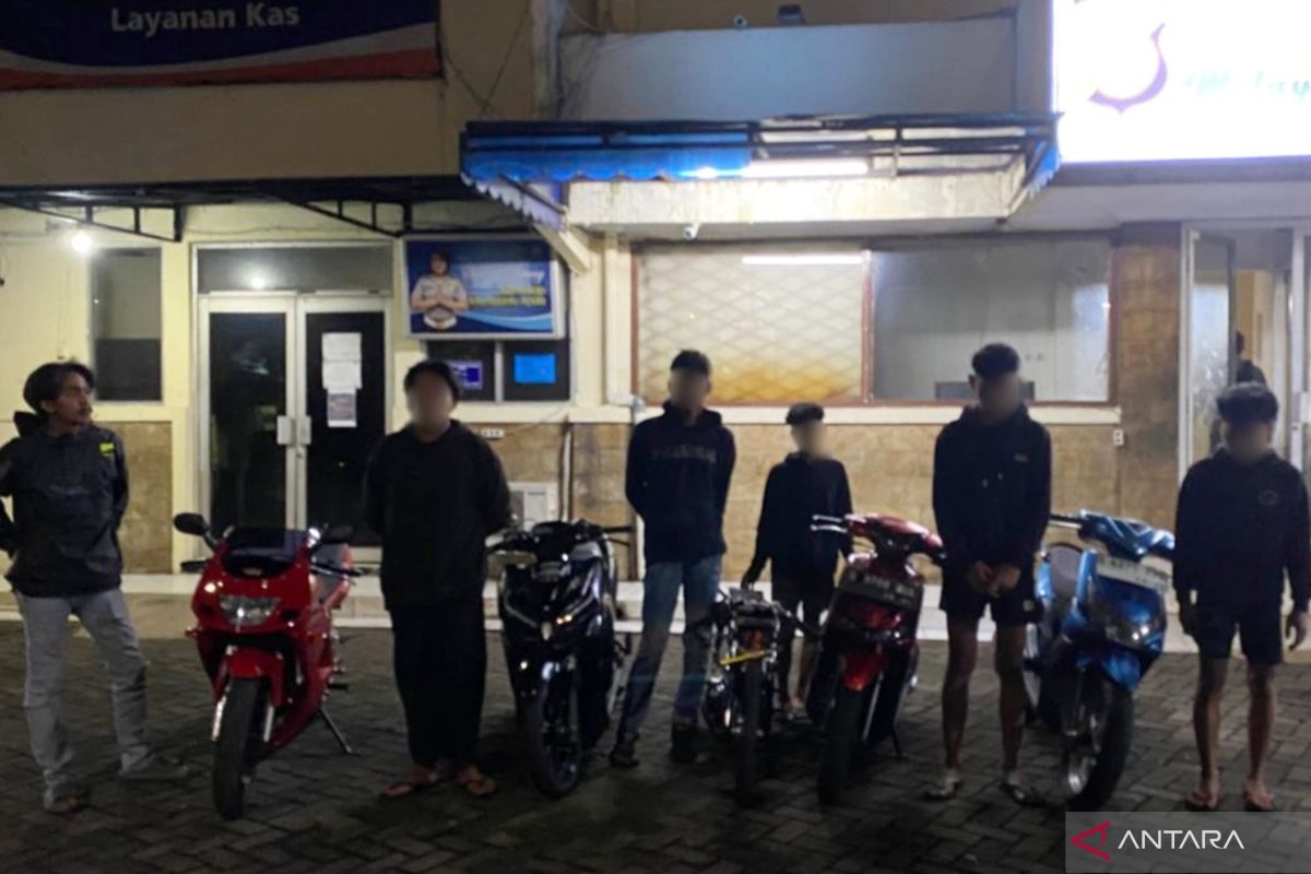 Police arrest five young men suspected of planning illegal street race in Pulogadung