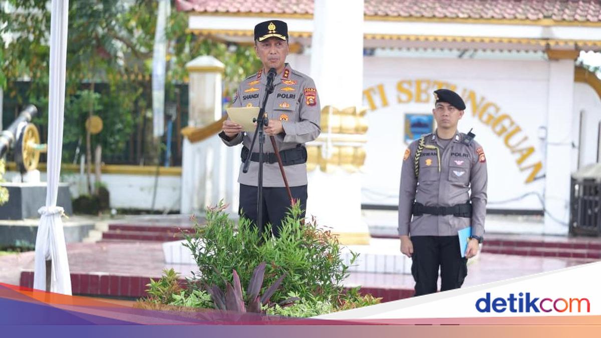 Leading the Readiness Parade for Forest and Land Fire Control, the South Sumatra Police Chief Emphasises the Use of Technology