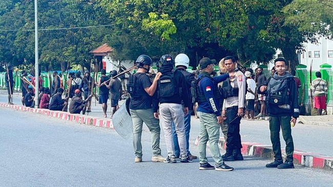 Tense Scenes in Wamena! Tribal War Erupts Over Customary Fine Dispute