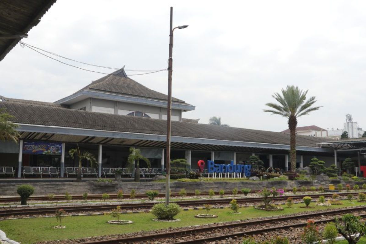 Bandung Attracts Visitors During Long Weekend, Railway Mobility in West Java Continues to Increase