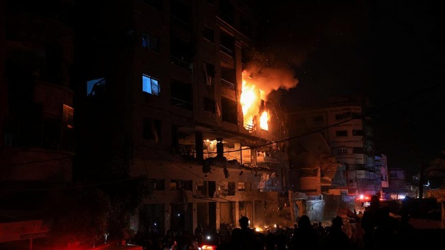 Latest Images of Israeli Attacks on Gaza: Buildings Reduced to Rubble