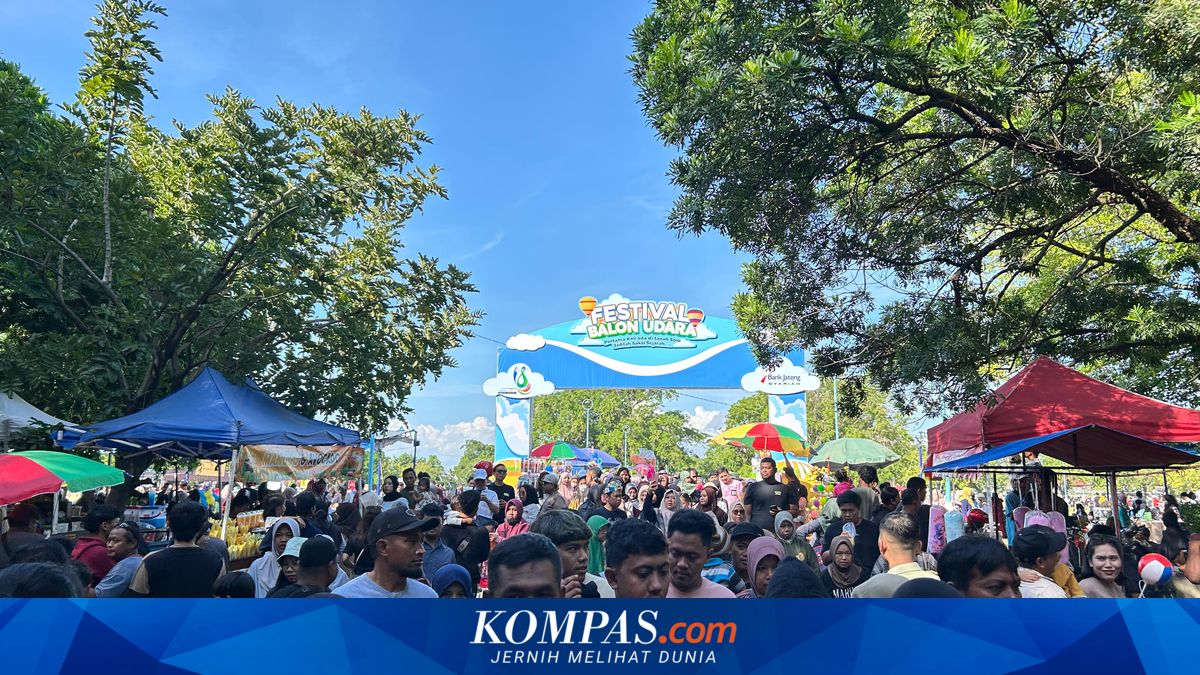 Strong Winds Disrupt Hot Air Balloon Festival in Solo, Several Balloons Torn