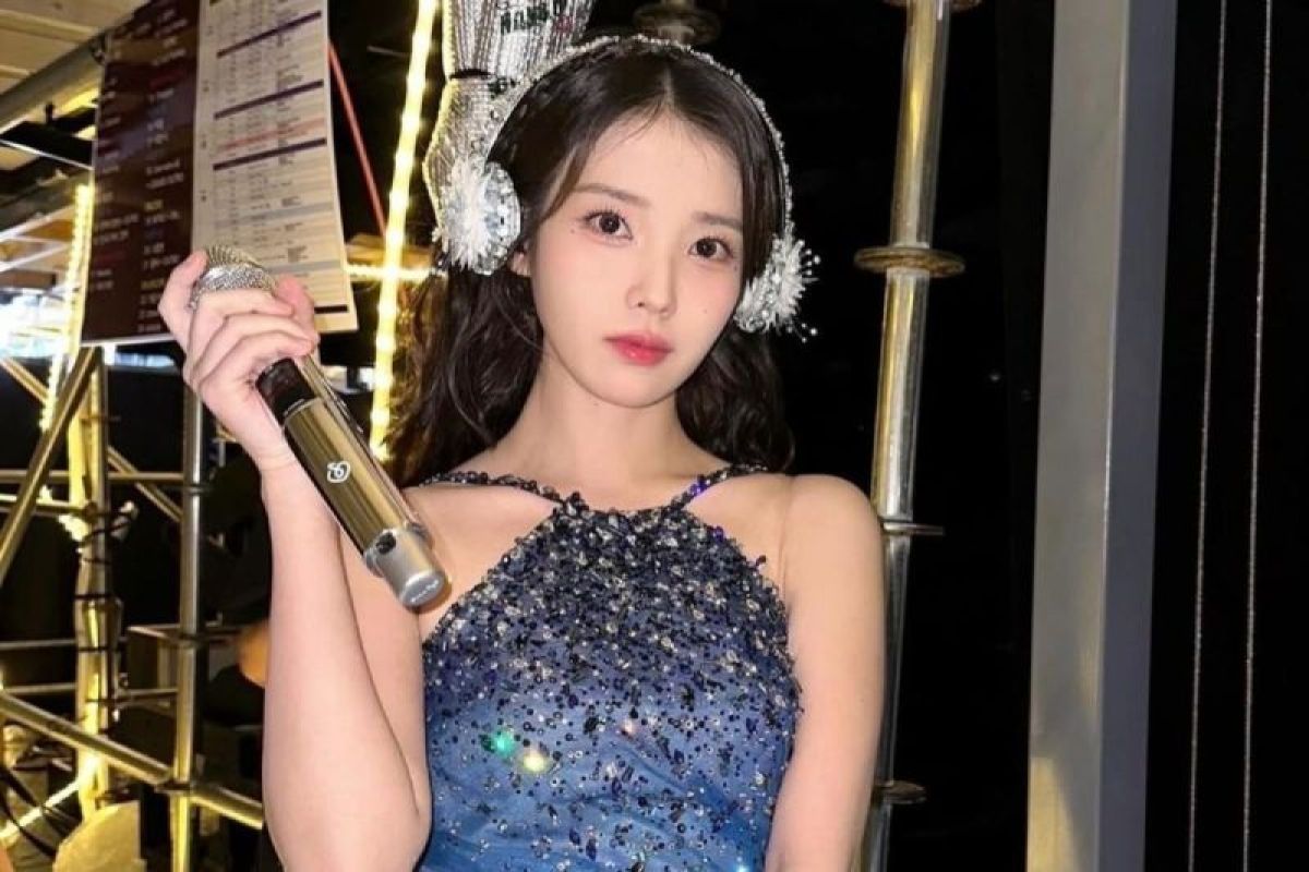 IU celebrates birthday by donating to vulnerable groups