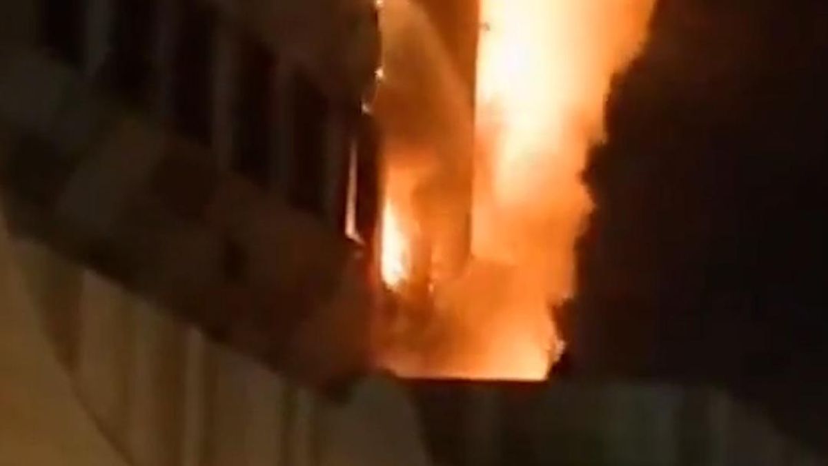 Moments of the Megamall Fire in Manado: One Employee Dies
