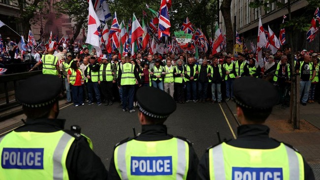 Large-Scale Demonstration in London: Thousands of Police Deployed