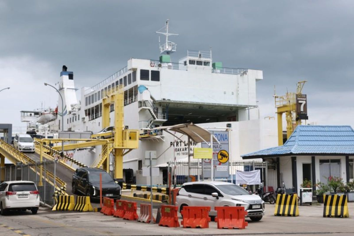 ASDP: Java-Sumatra-Bali crossings busy during long holiday