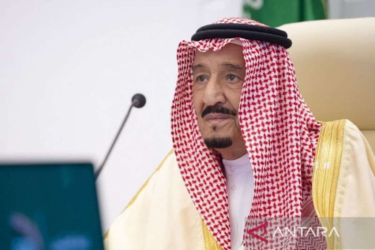 Hoax: Photo of King Salman Handing Over IDR 10 Billion to Finance Minister Purbaya