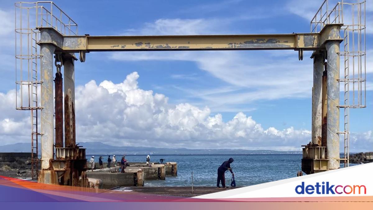 Abandoned Pier in Klungkung's PKB Area Becomes a Favourite Spot for Anglers