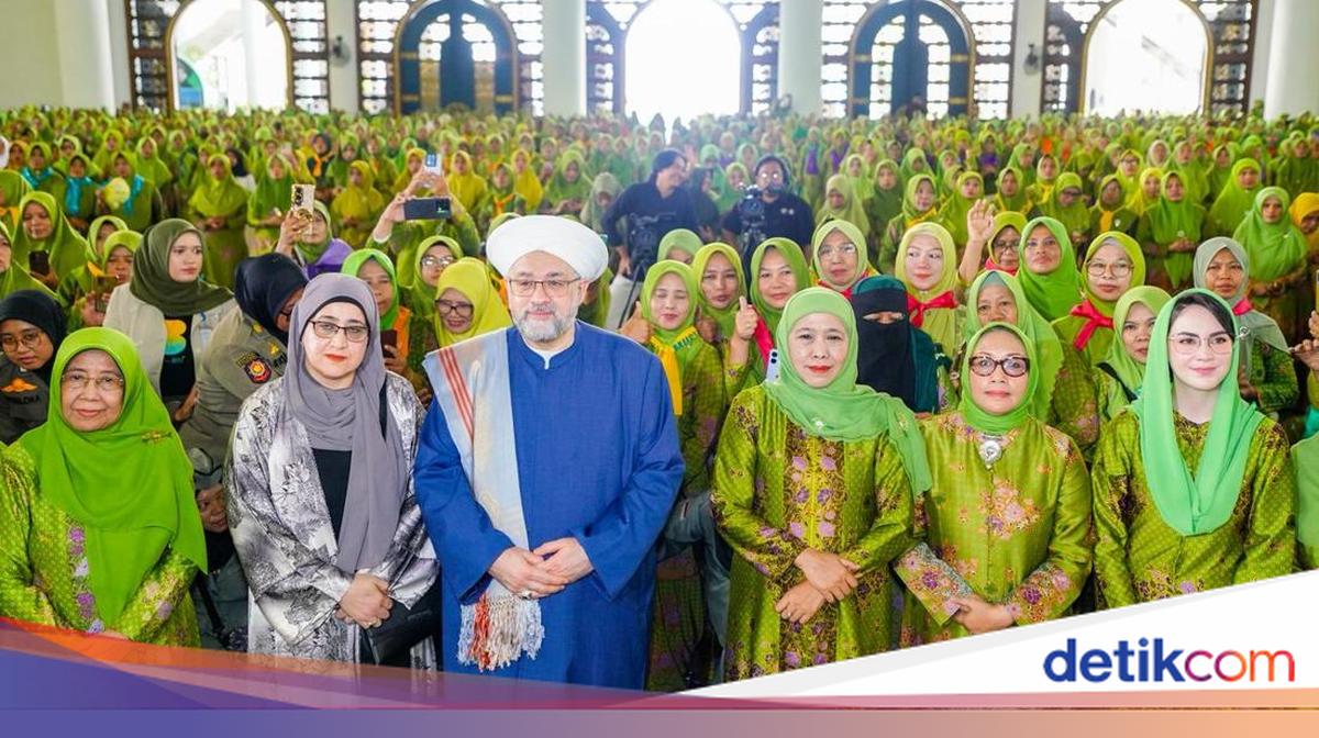 Khofifah Attends 80th Muslimat NU Anniversary, Calls for World Peace to the UN