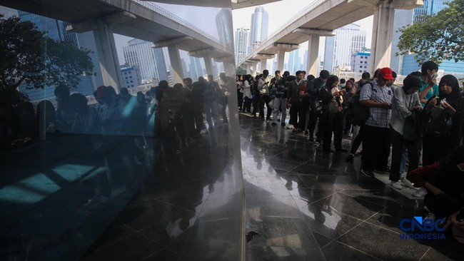 Job Vacancies Declining Since ChatGPT Launch, Certain Roles Disappearing