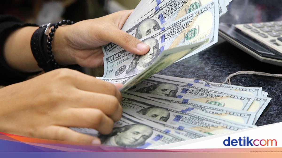 US Dollar Hits Rp 17,658, Marking Worst Rupiah Performance in History