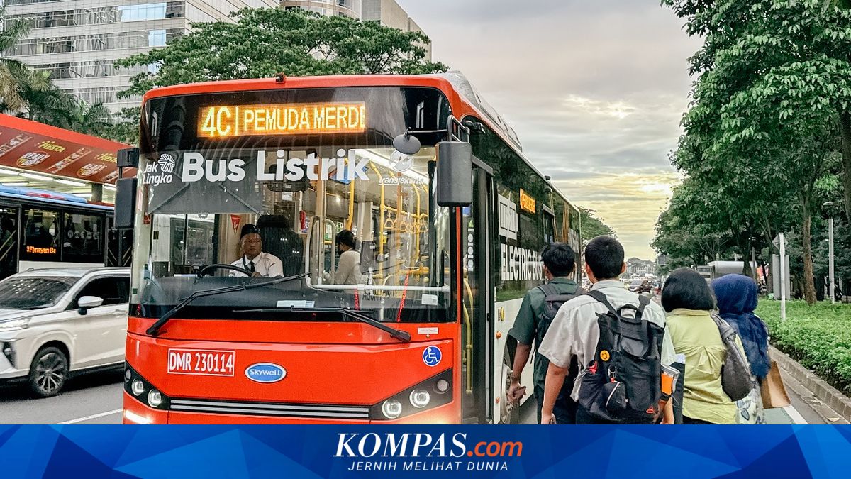As Rupiah Weakens, Public Transport Seen as a Safety Net