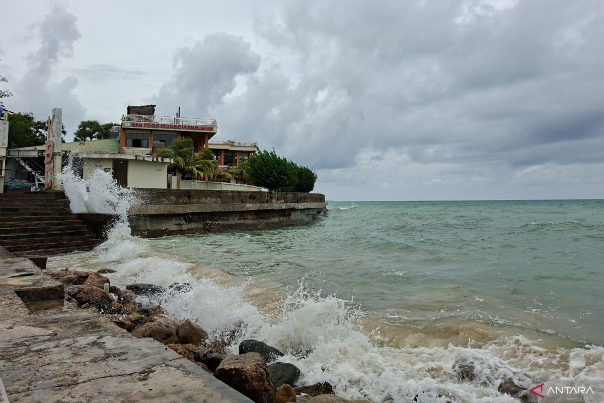 BMKG: Beware of 2.5-metre waves in NTT waters from 18-21 May 2026
