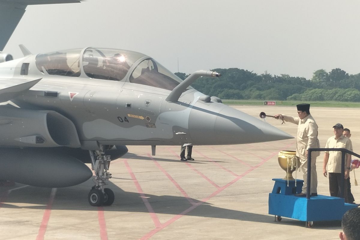 Prabowo inspects new Indonesian Air Force weaponry at Halim Perdanakusuma Air Base