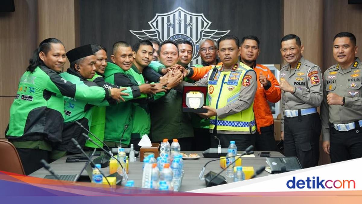Head of Traffic Police Receives Audience from Jambi Online Taxi Drivers, Encouraging the Formation of National Online Taxi Driver Association