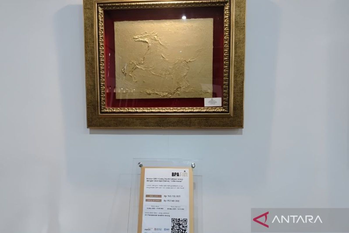 Asset Recovery Agency Auctions Gold Paintings and Pharaoh Chair Replica from Jimmy Sutopo