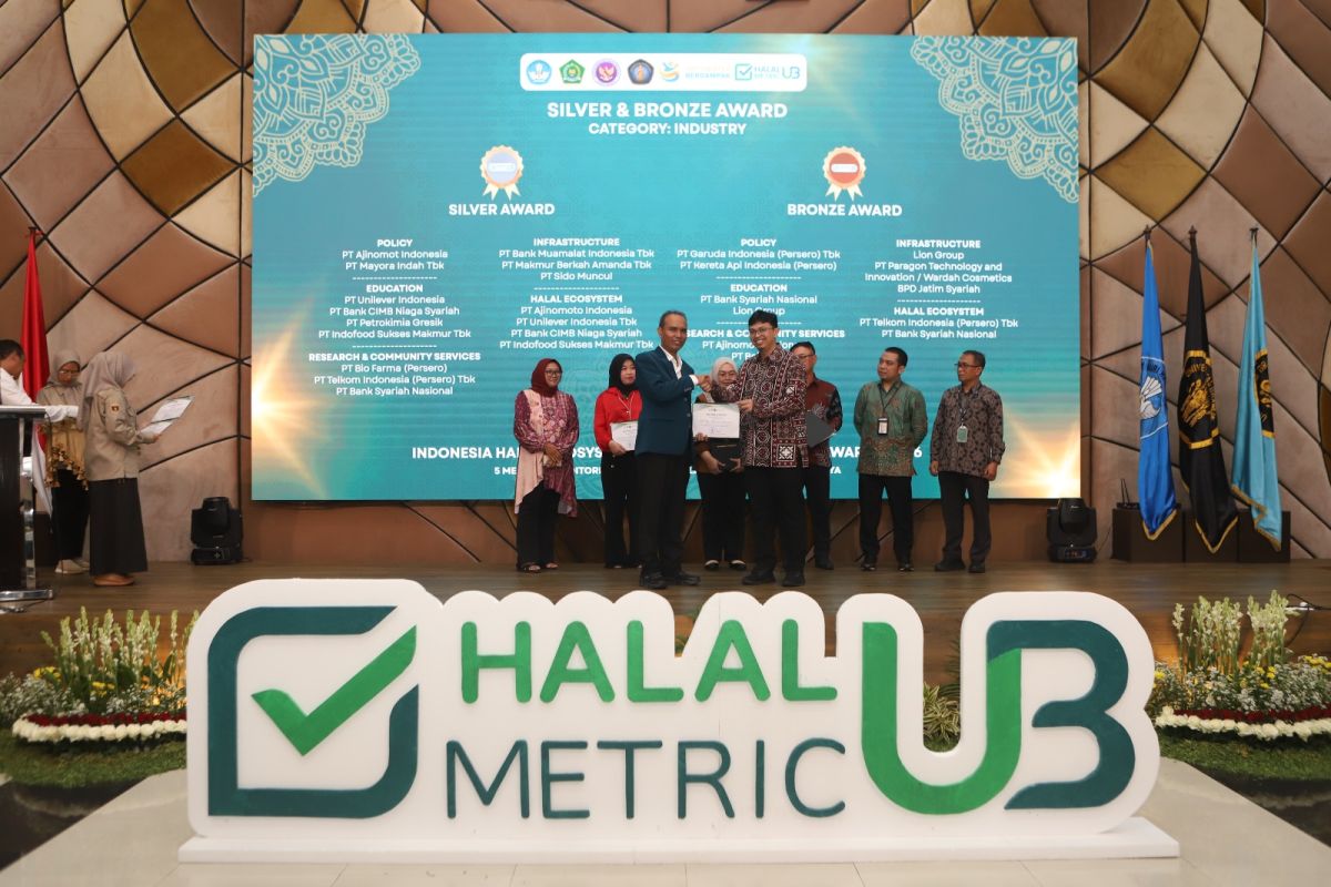 Bio Farma Wins Silver Award at UB Halal Metric Awards 2026, Strengthening Commitment to Halal Ecosystem in Life Science Sector