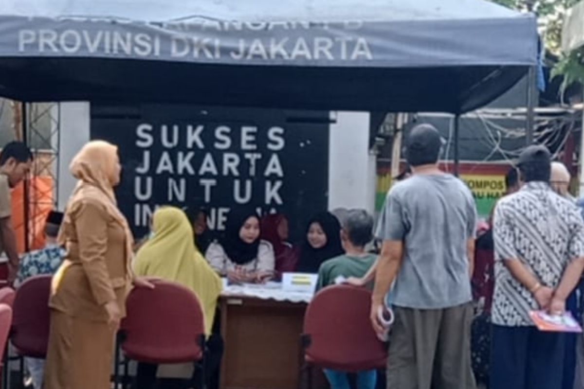 Hundreds of Elderly Residents in Pulau Harapan Participate in Health Checks at Posyandu