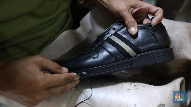 Shoe Factories Struggle Amid Rupiah Depreciation and Iran Conflict; Layoff Threats Loom