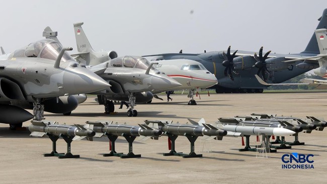 A Portrait of 'Lined Up' Fighter Jets to Meteor Missiles Arriving in Indonesia