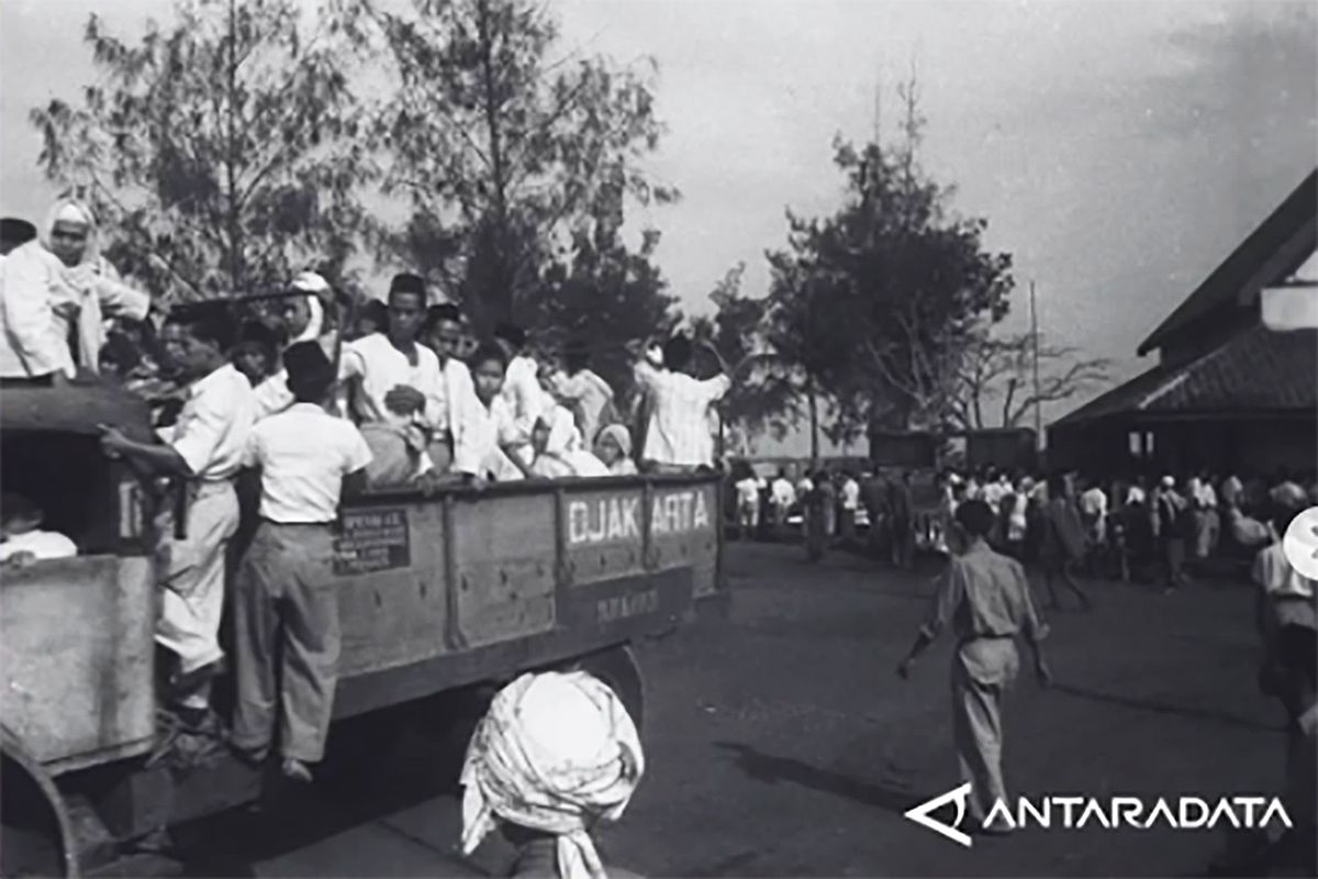 The Journey of Hajj Ships