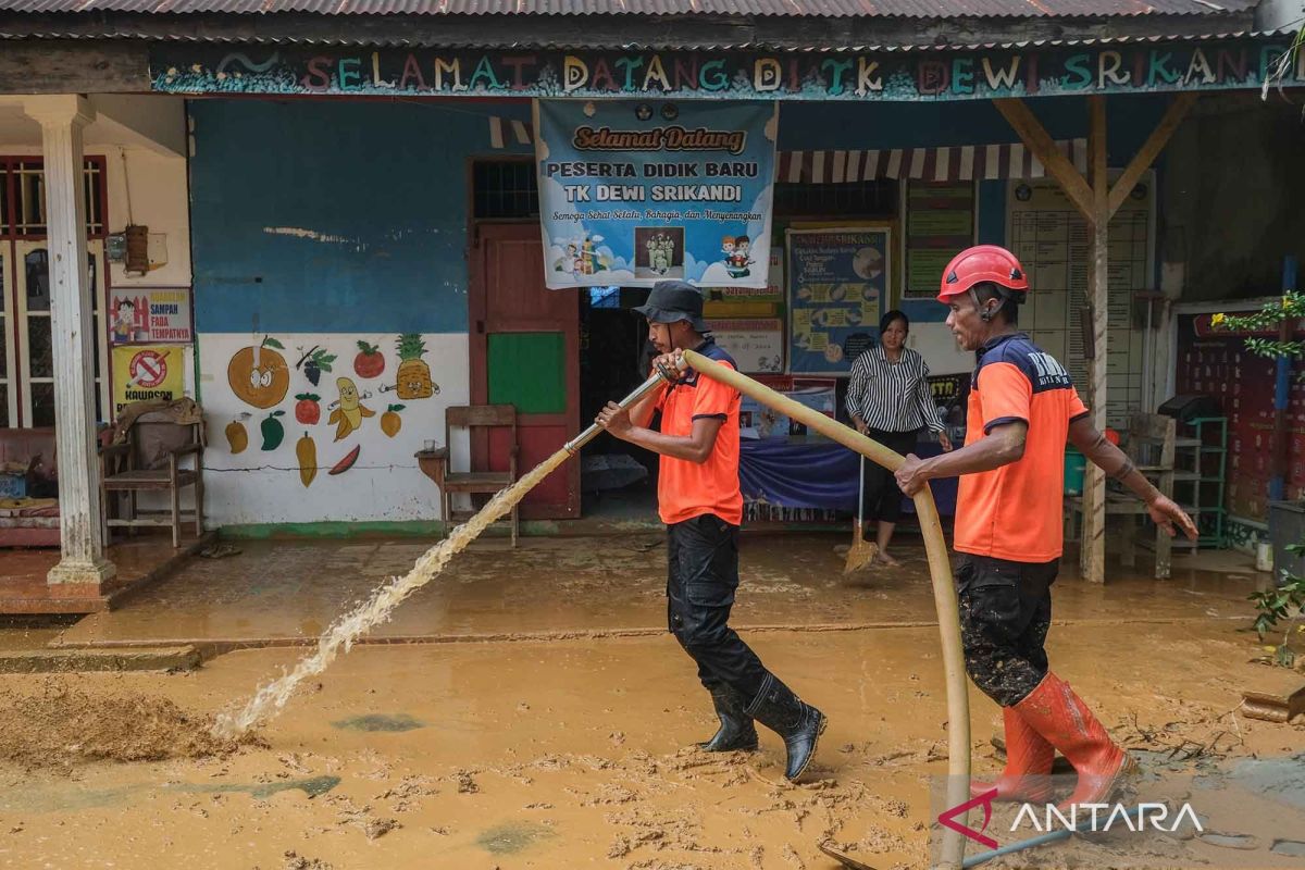 Flood emergency response status in Kendari extended until 24 May 2026