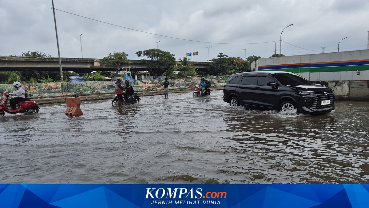 Warning Issued for Tidal Flooding in North Jakarta, Posing Risks to Vehicles