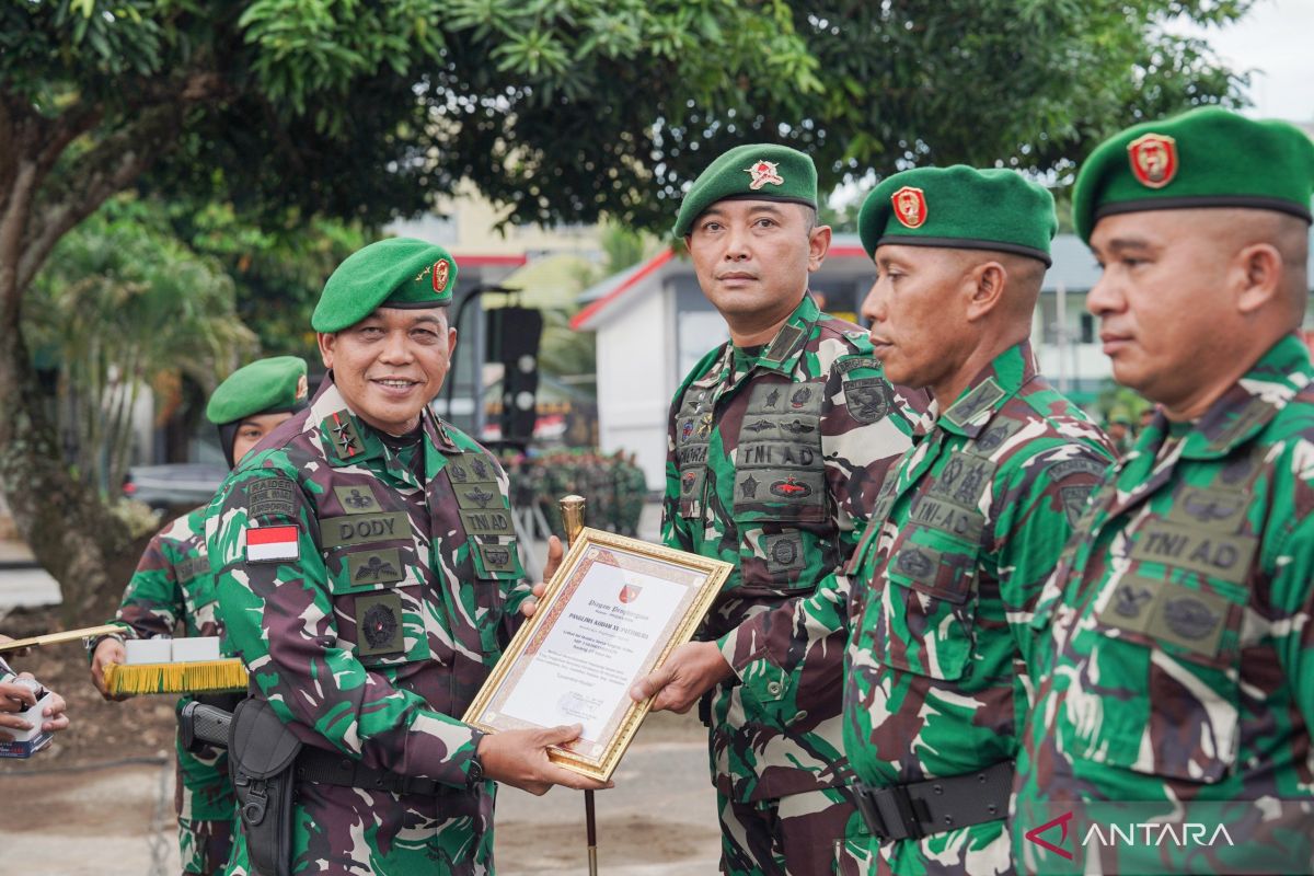 Kodam Pattimura honours outstanding soldiers for social welfare contributions