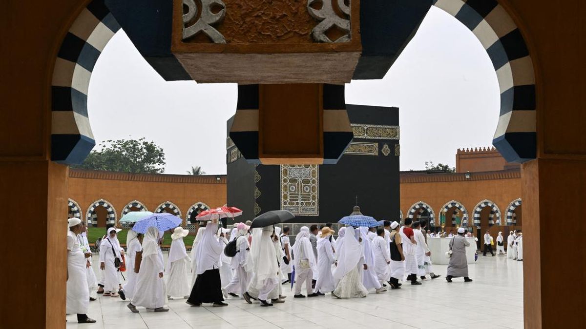 18 Illegal Hajj Pilgrims from East Java Prevented from Departing for the Holy Land