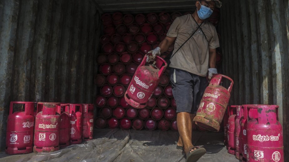 One Thousand LPG Cylinders Enter Labuan Bajo, Public Highlights Price Surges and Weak Distribution