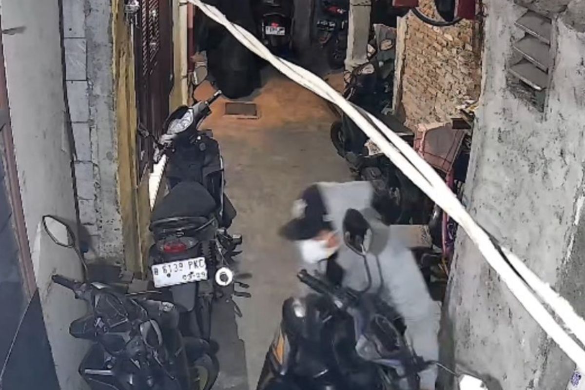 Police Apprehend Two Motorcycle Thieves in Penjaringan