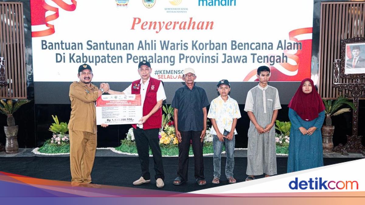Social Affairs Deputy Minister Hands Over Rp 1.13 Billion in ATENSI Assistance to Pemalang Community