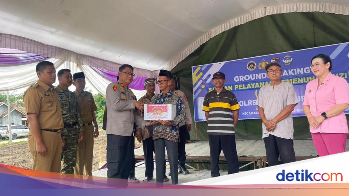 In Celebration of the 80th Bhayangkara Day, OKU Timur Police Distribute 1,606 Social Assistance Packages