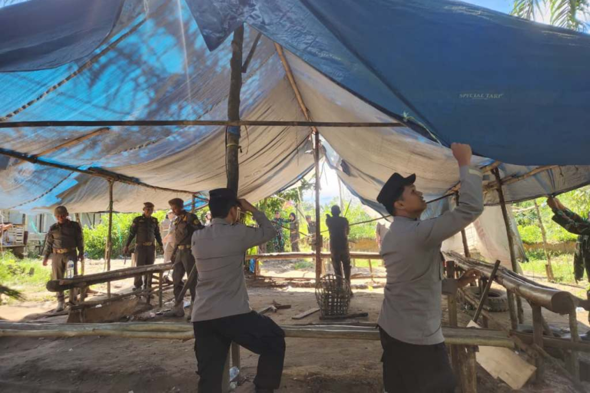 Joint Task Force Dismantles Cockfighting and Dice Gambling Arenas in Penajam Paser Utara