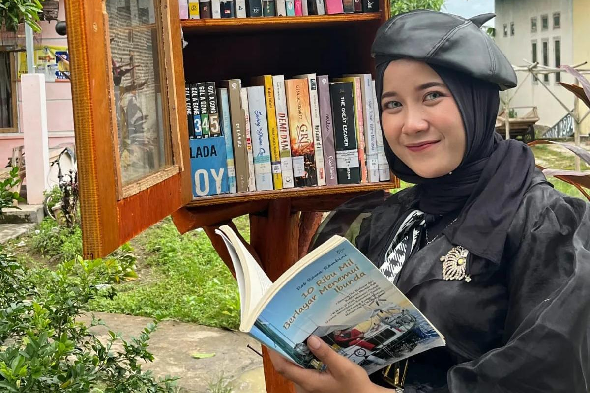Unique! In Pekijing Village, Serang, Every House Front Features Book Racks Tailored to Residents' Professions