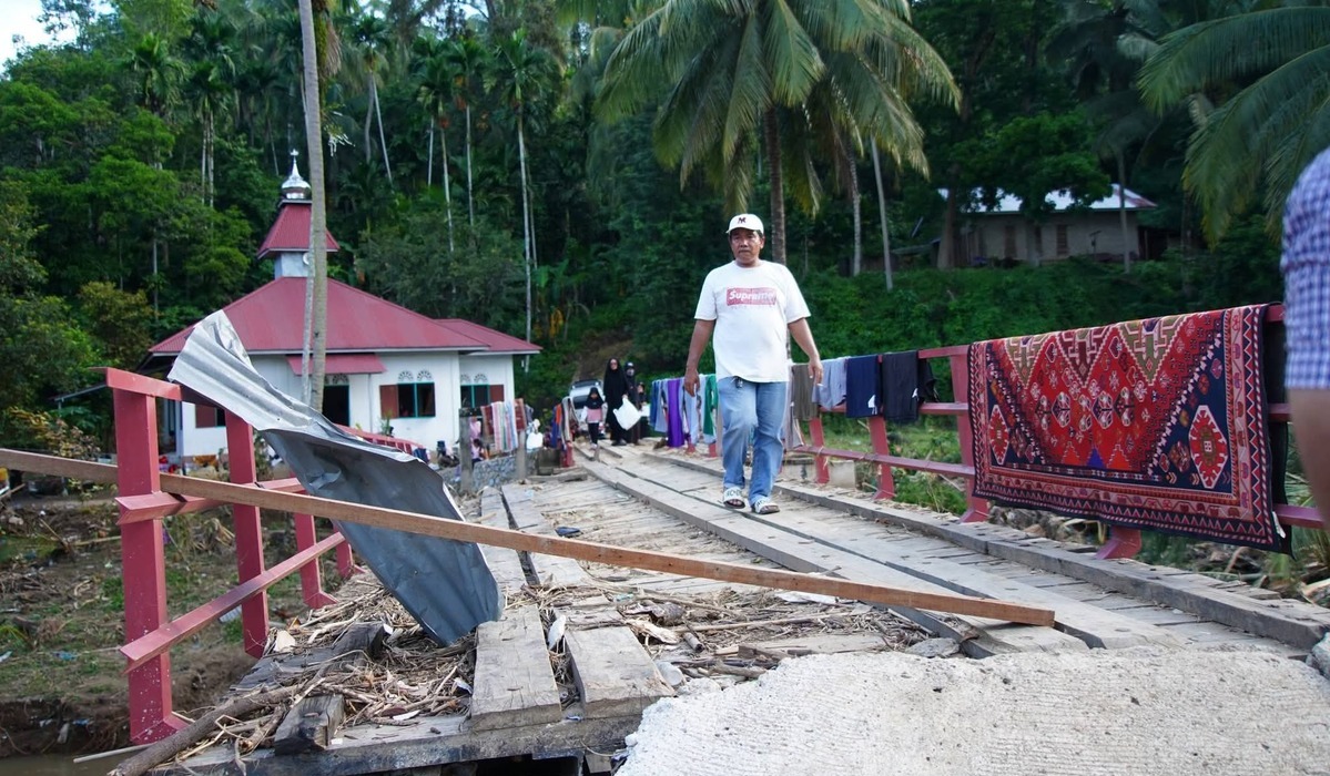 Seven Bridges in Taluak, West Sumatra Damaged by Flooding