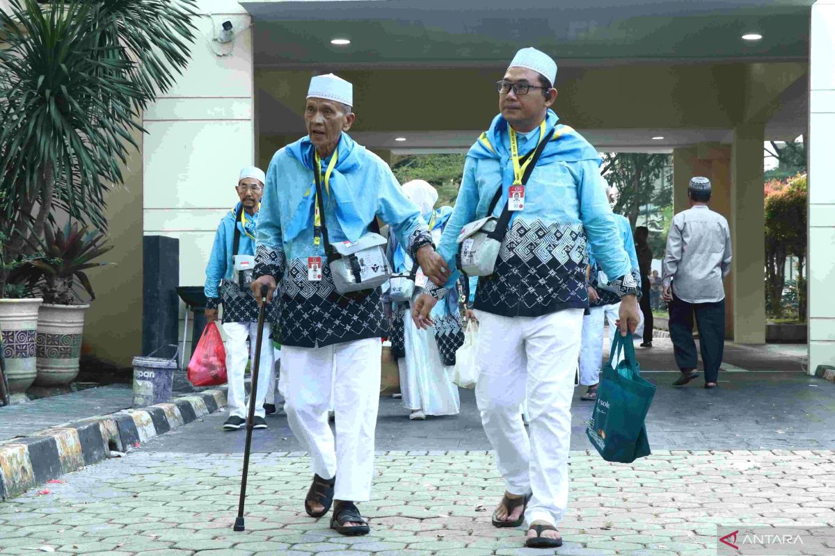 Bekasi Regency Government Sends Off Final 542 Hajj Pilgrims
