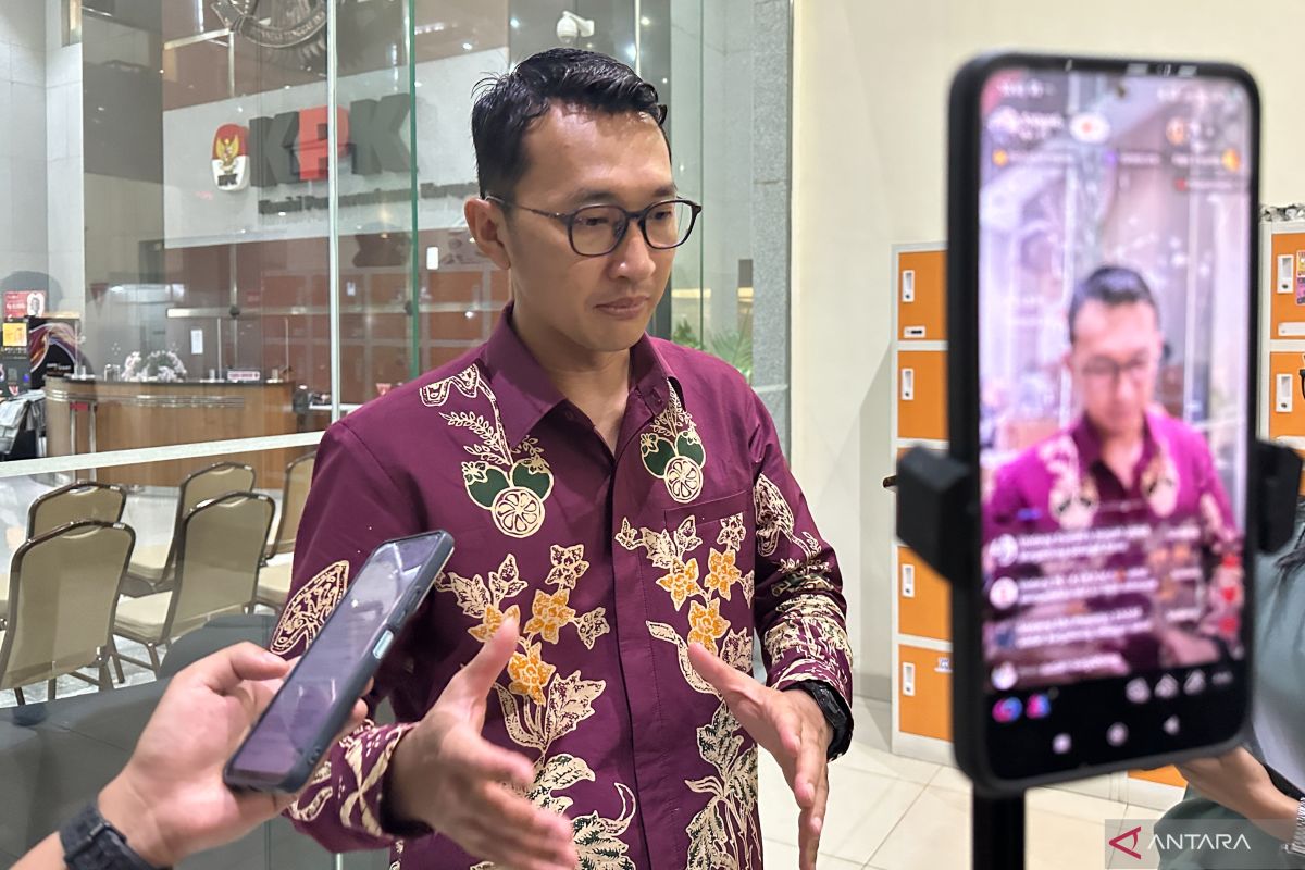 KPK interrogates Customs Enforcement Director and former Secretary regarding alleged money flows