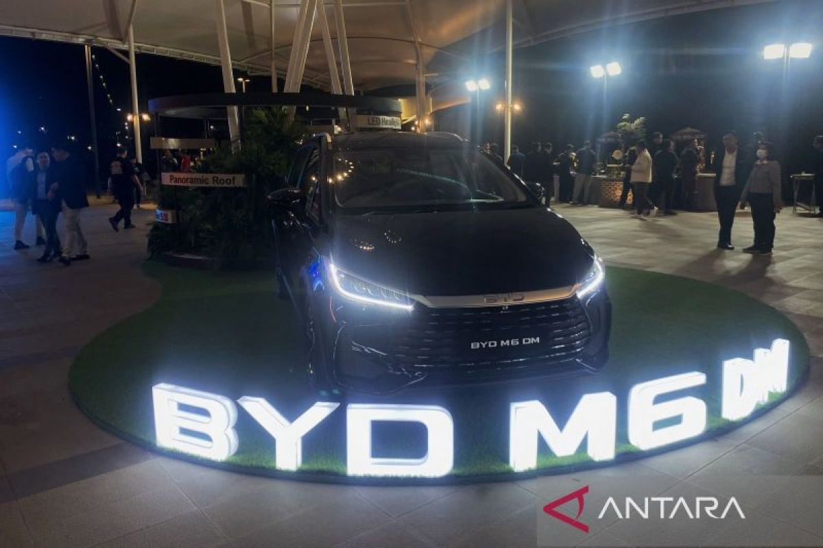 BYD introduces M6 Cross equipped with DM technology in Indonesia