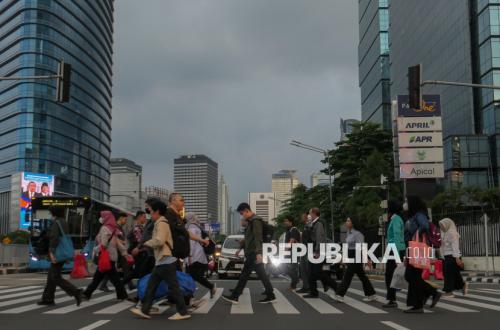 Beware! Rupiah Weakening Could Trigger Wave of Layoffs