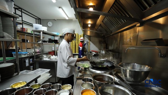 No More LPG: A Bekasi Eatery Is Now Using CNG Gas