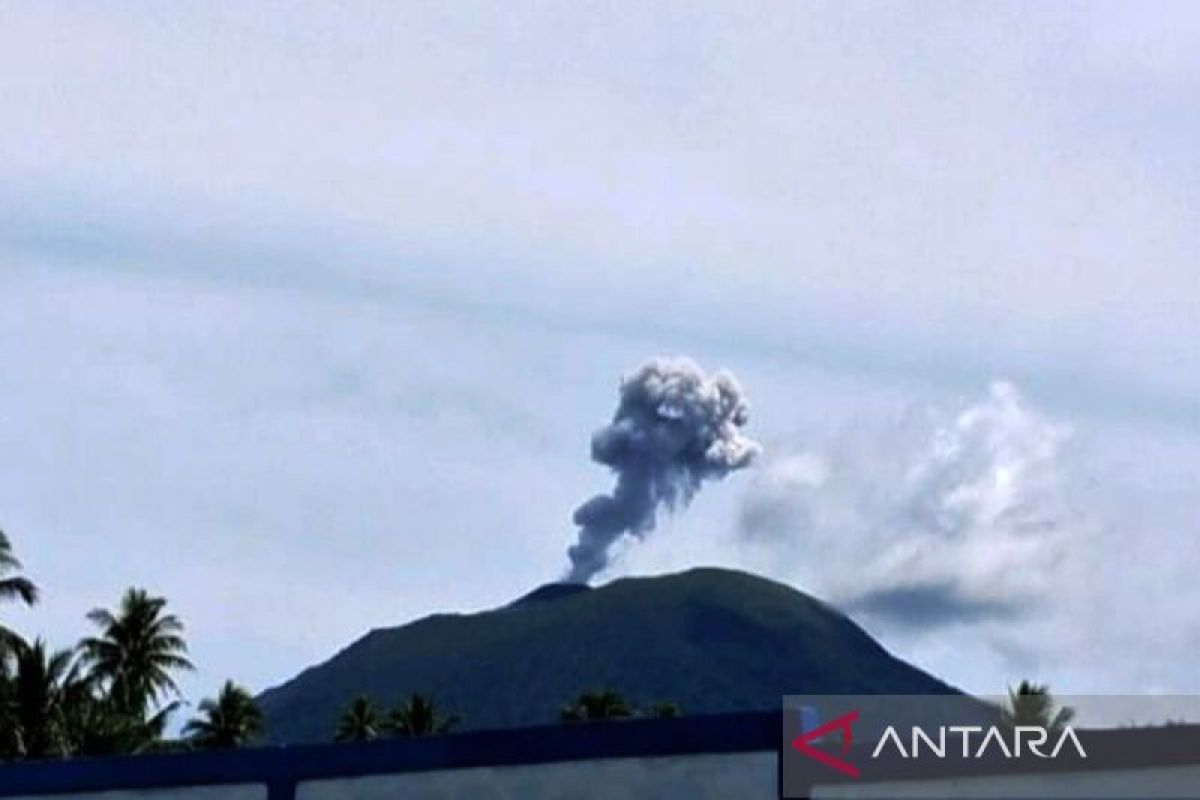 Geological Agency: Mount Ibu erupts with ash plume up to 800 metres high